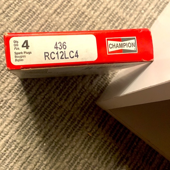 CHAMPION Copper Plus Spark Plug - Picture 1 of 3